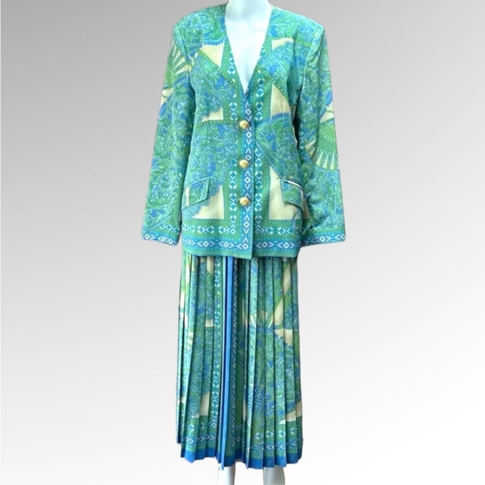 Howard wolf skirt set.